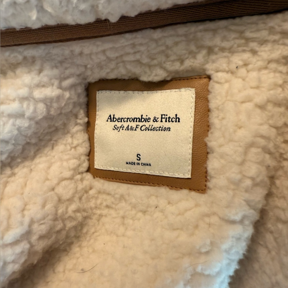 Abercrombie & Fitch Full Zip Fleece w Leather Detail - Picture 5 of 5